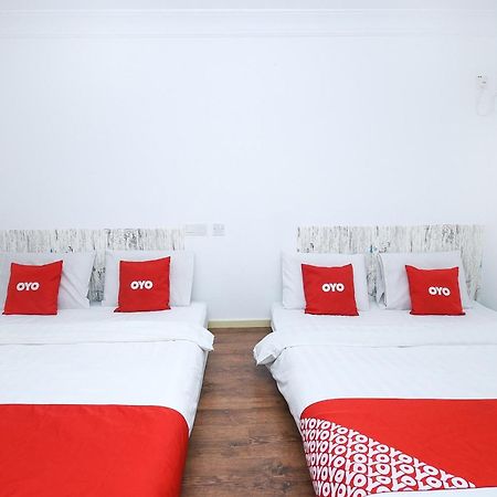 Oyo 90820 River Inn Мири Екстериор снимка
