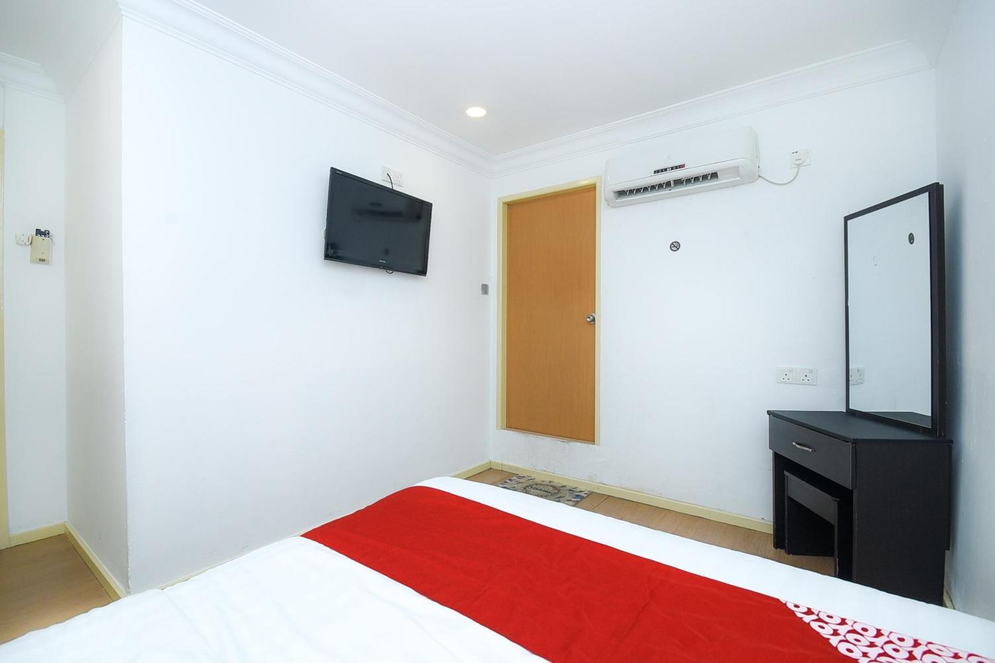 Oyo 90820 River Inn Мири Екстериор снимка