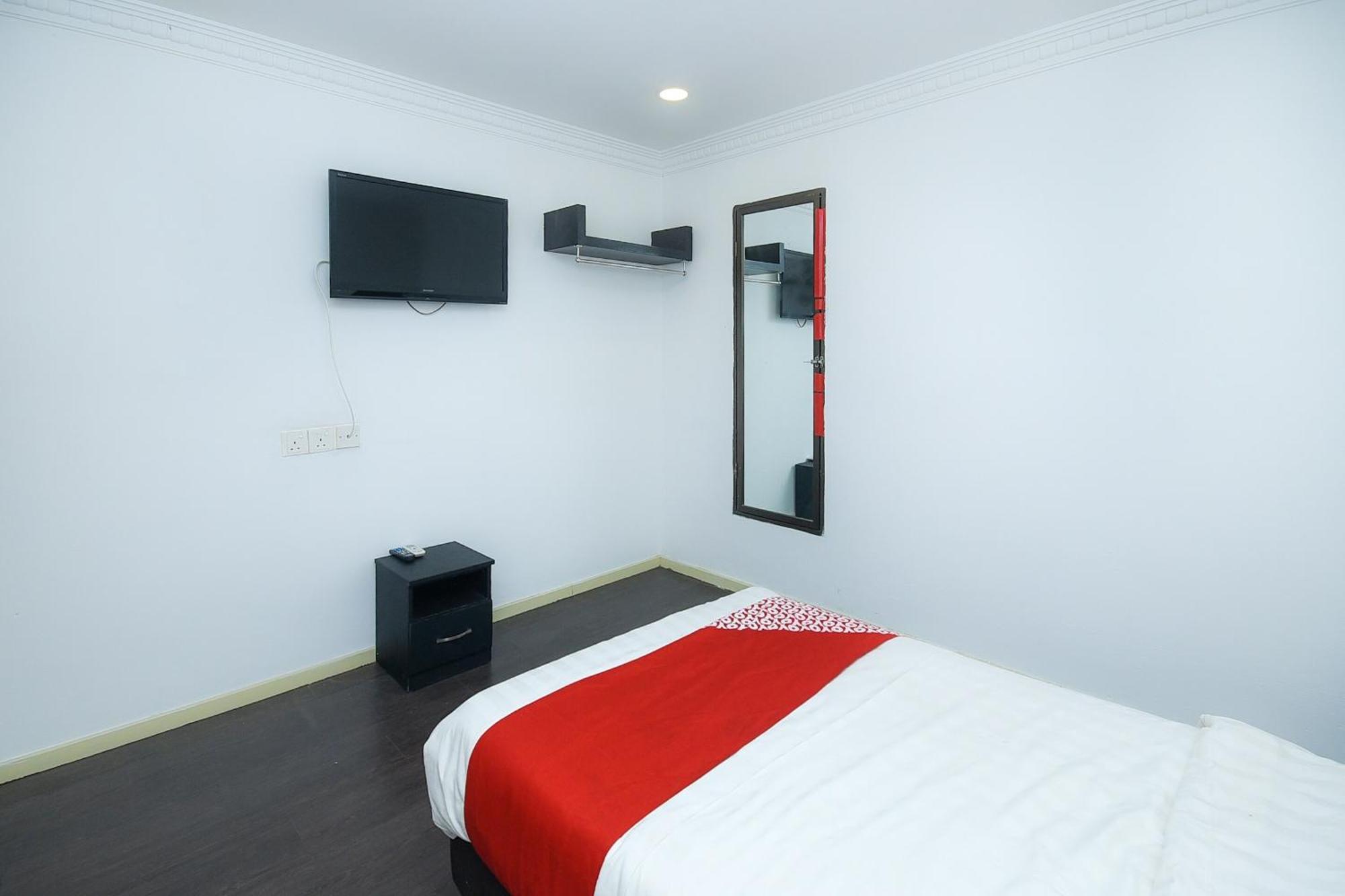 Oyo 90820 River Inn Мири Екстериор снимка