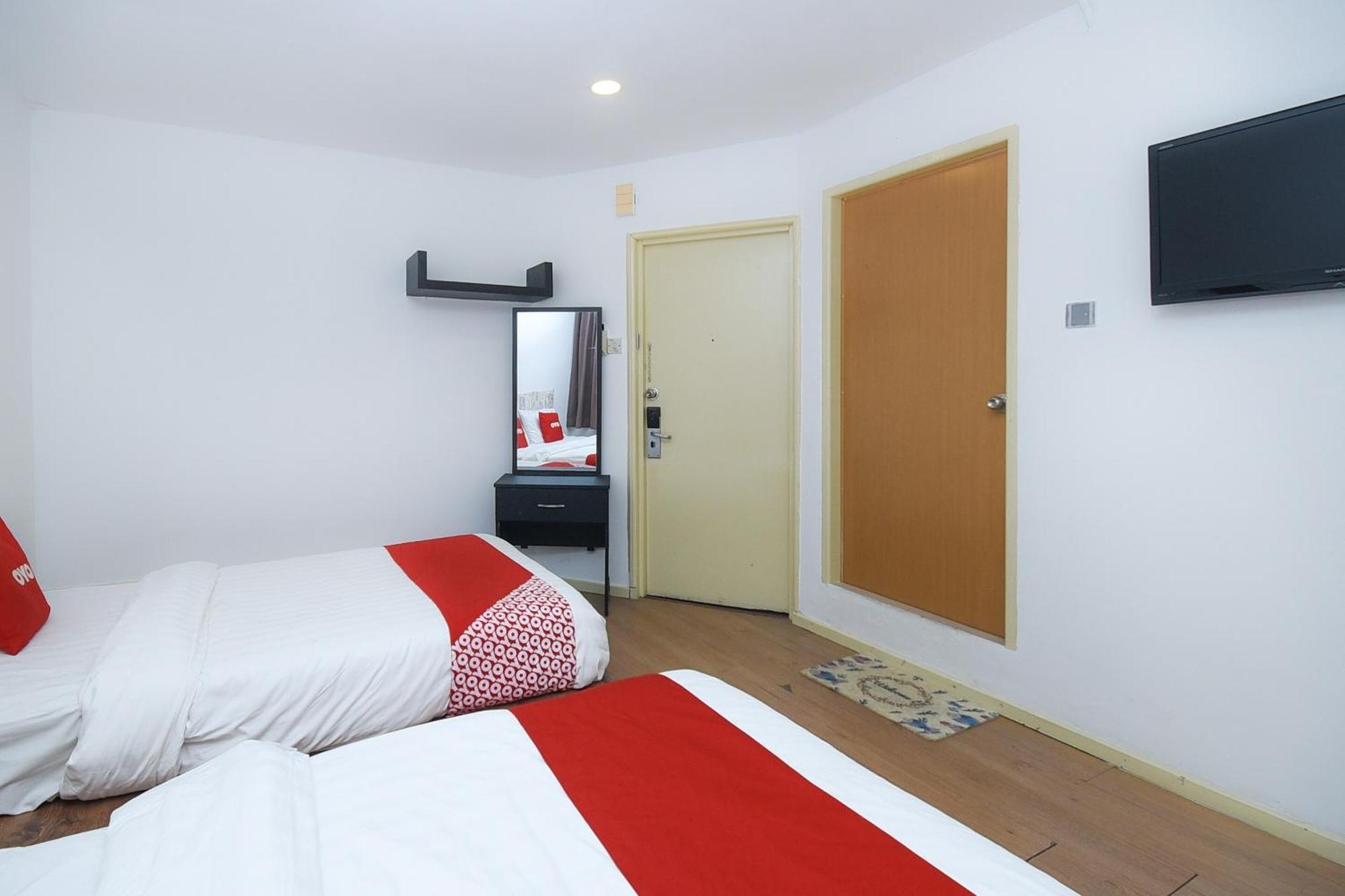 Oyo 90820 River Inn Мири Екстериор снимка