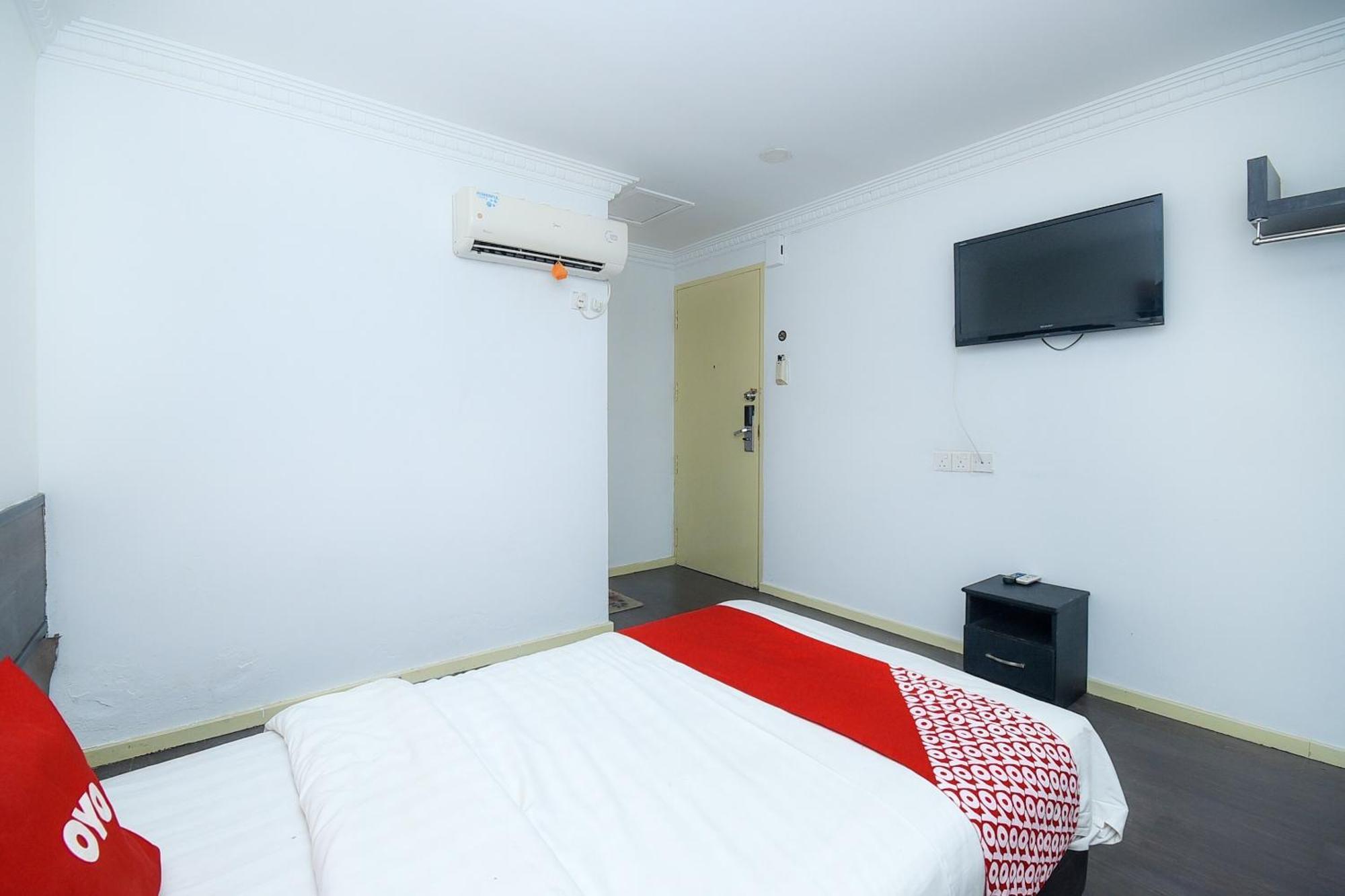Oyo 90820 River Inn Мири Екстериор снимка
