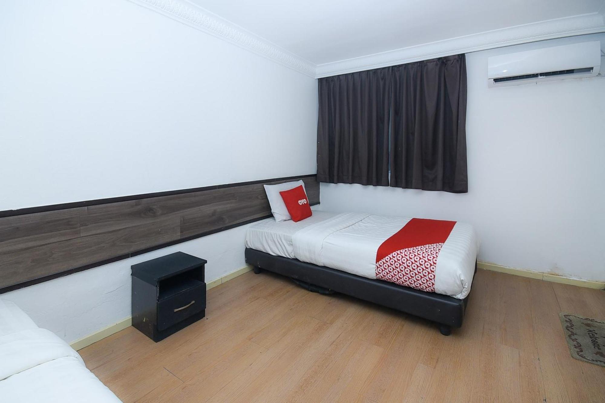 Oyo 90820 River Inn Мири Екстериор снимка
