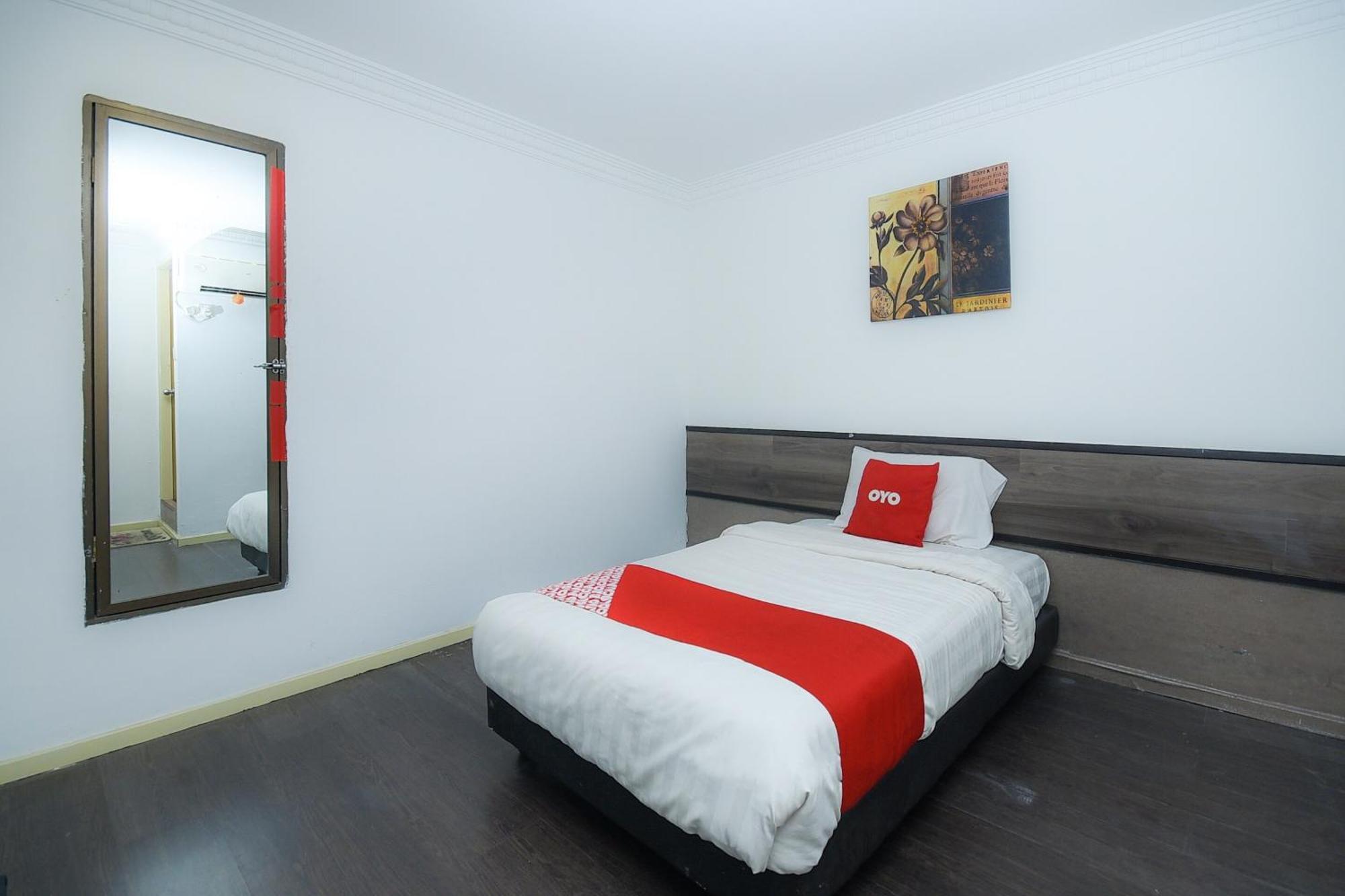 Oyo 90820 River Inn Мири Екстериор снимка
