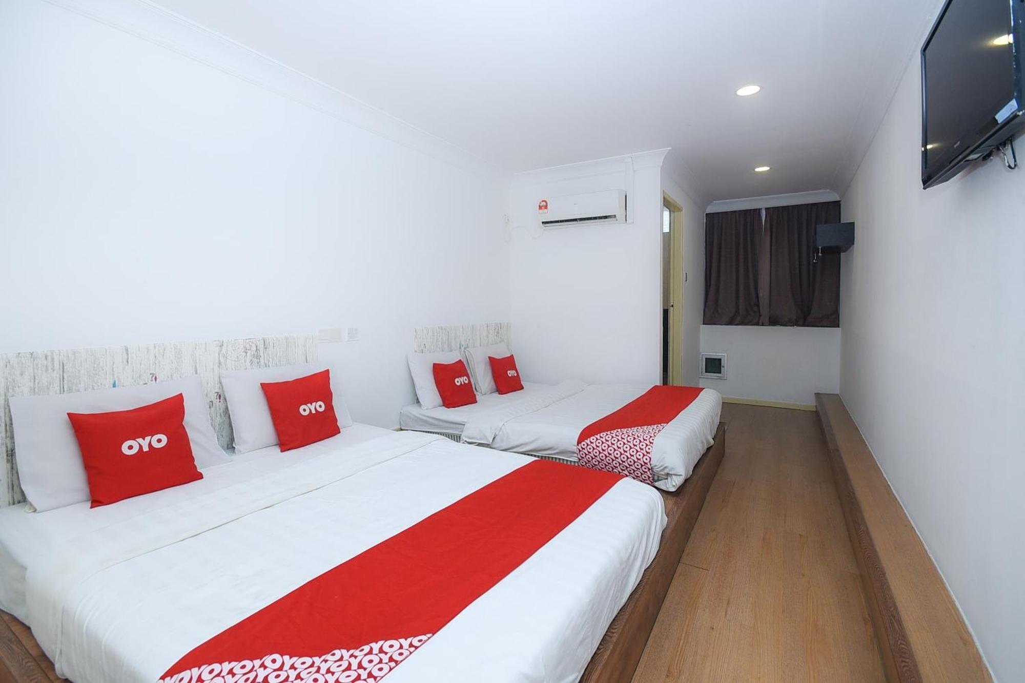 Oyo 90820 River Inn Мири Екстериор снимка