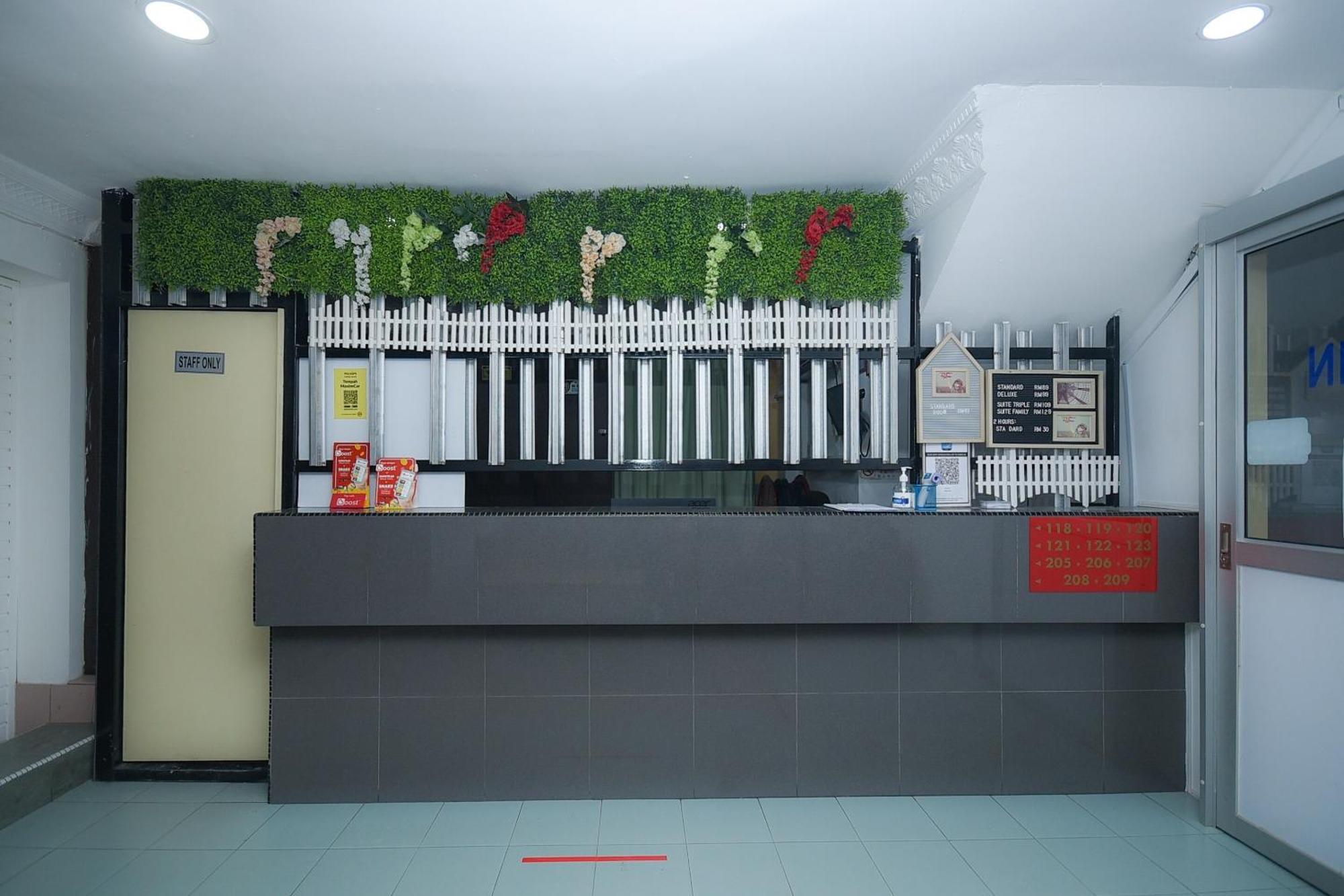 Oyo 90820 River Inn Мири Екстериор снимка