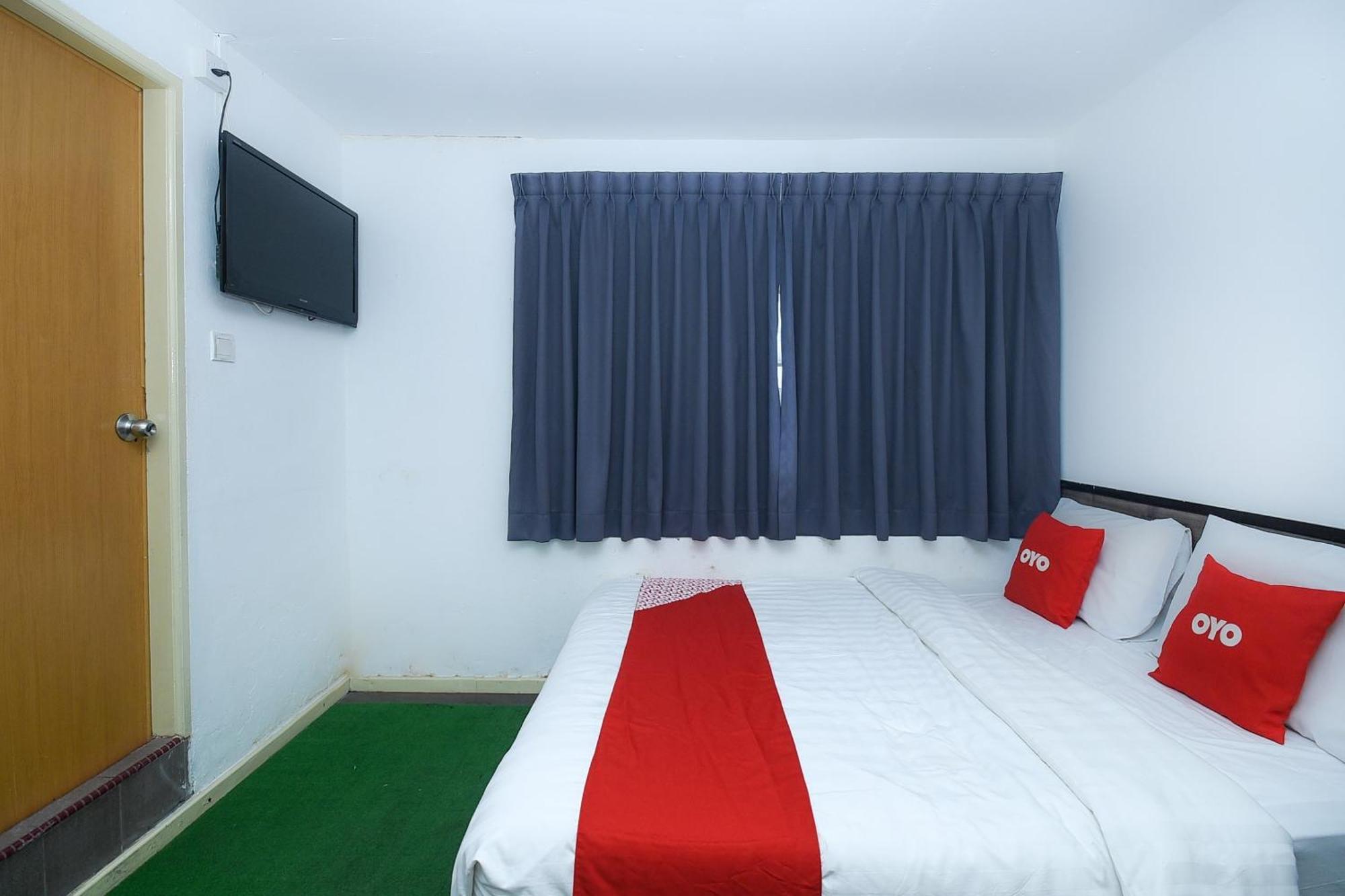 Oyo 90820 River Inn Мири Екстериор снимка