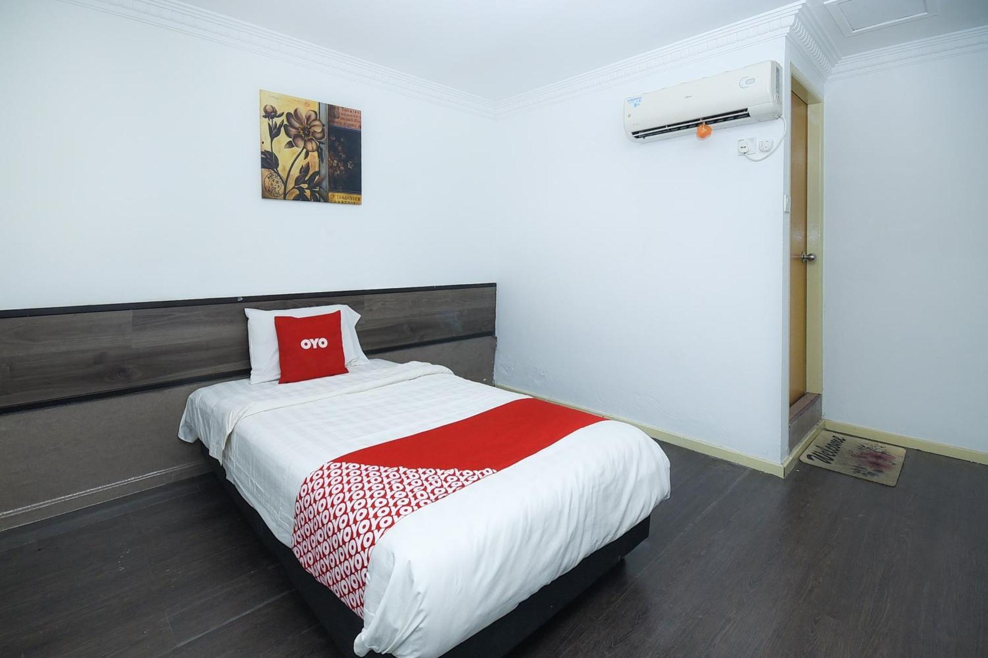 Oyo 90820 River Inn Мири Екстериор снимка