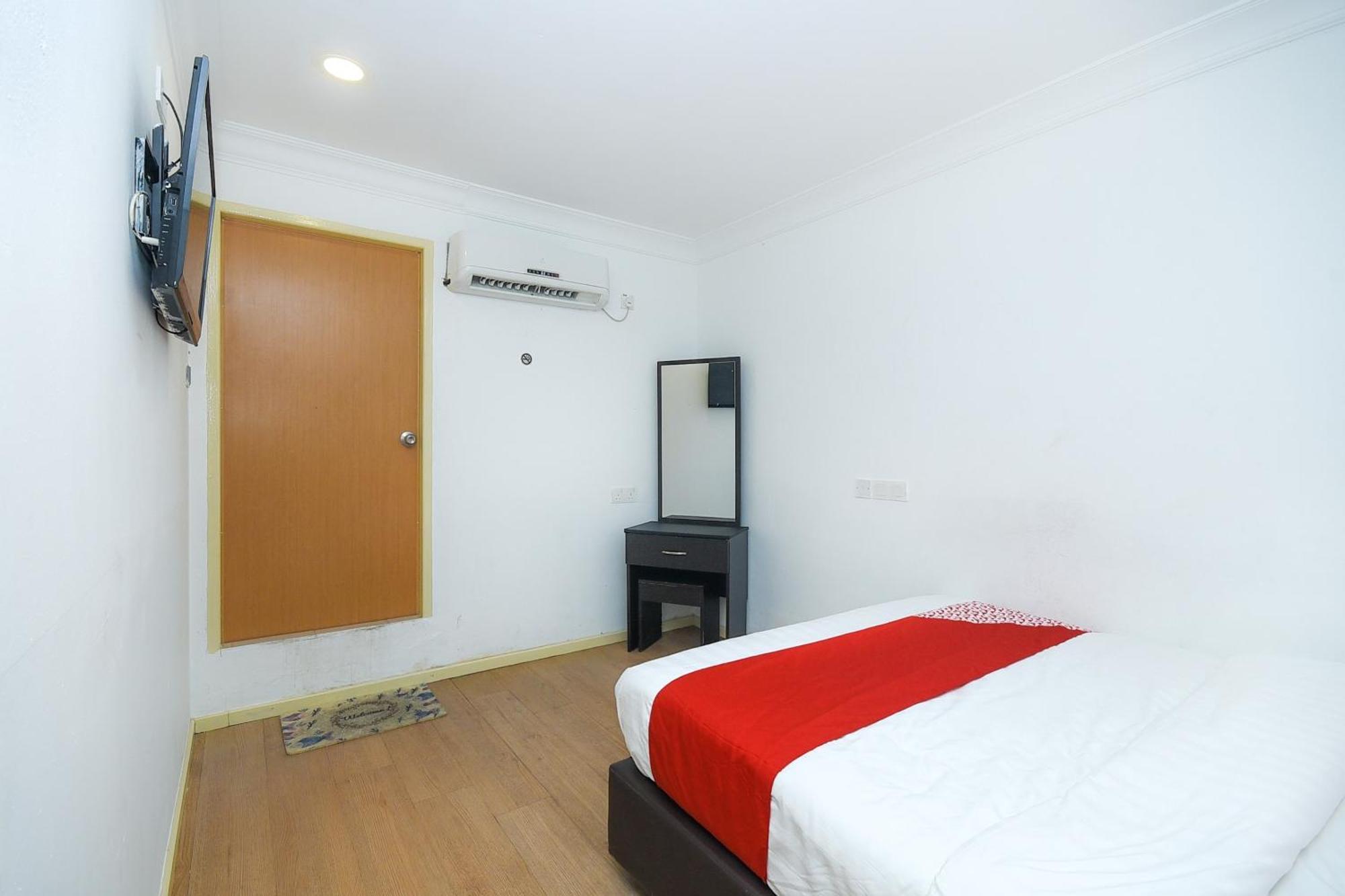 Oyo 90820 River Inn Мири Екстериор снимка