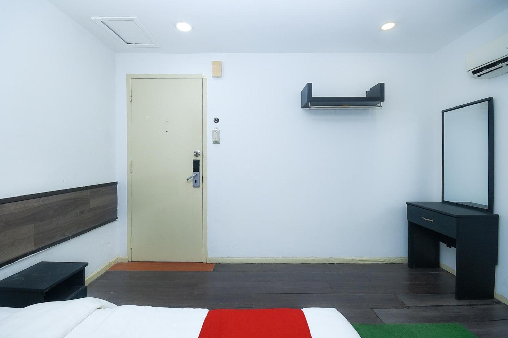 Oyo 90820 River Inn Мири Екстериор снимка