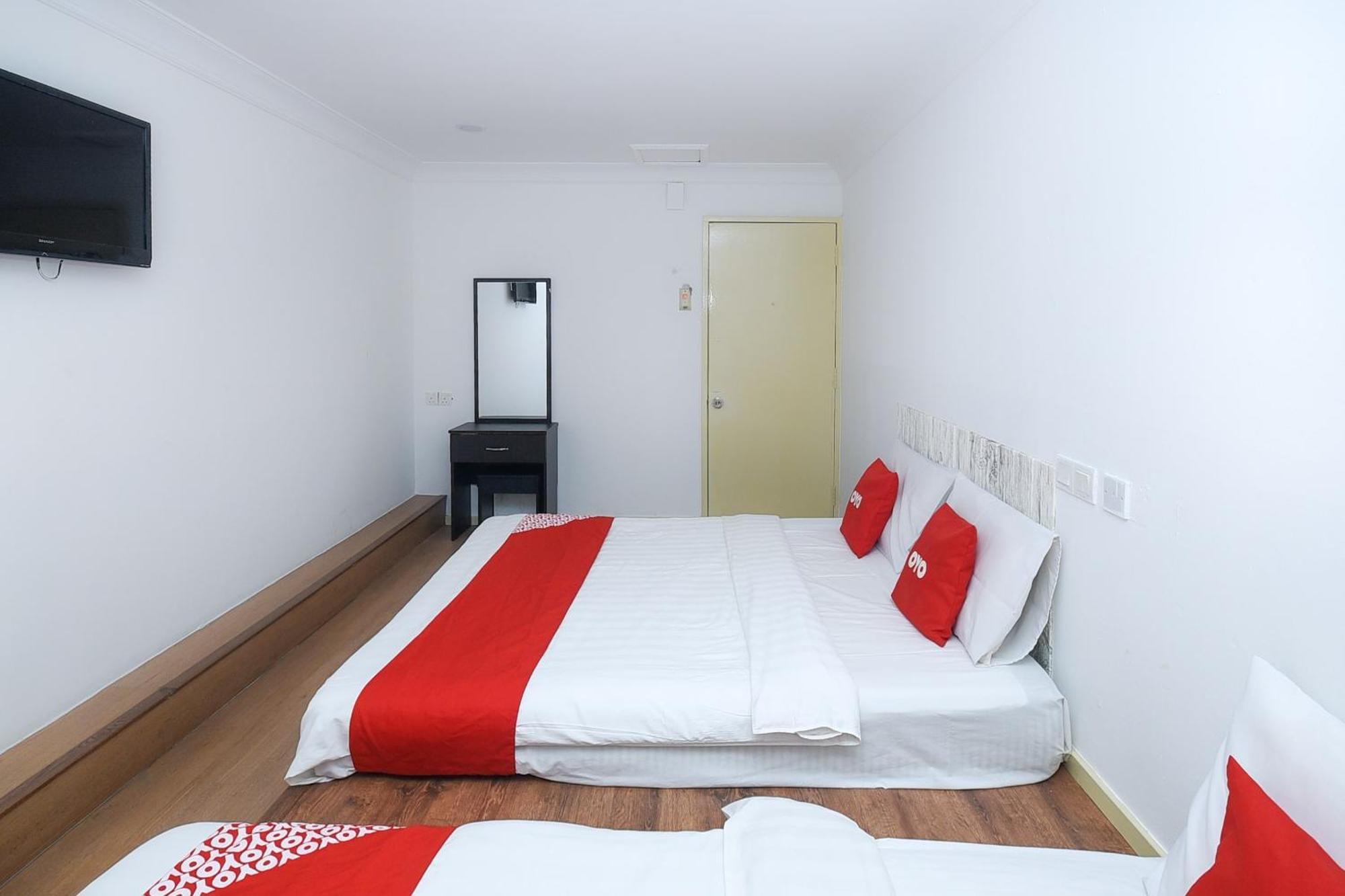 Oyo 90820 River Inn Мири Екстериор снимка