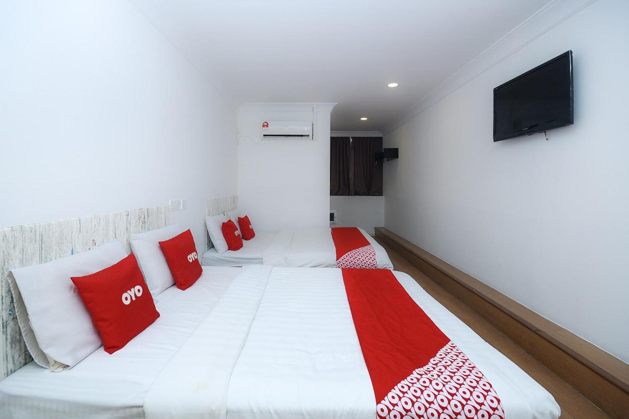 Oyo 90820 River Inn Мири Екстериор снимка