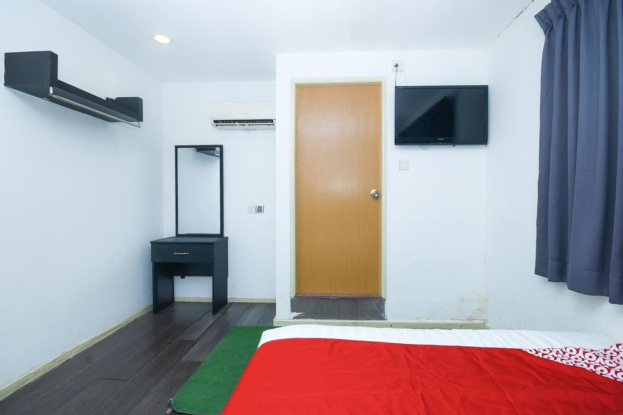 Oyo 90820 River Inn Мири Екстериор снимка