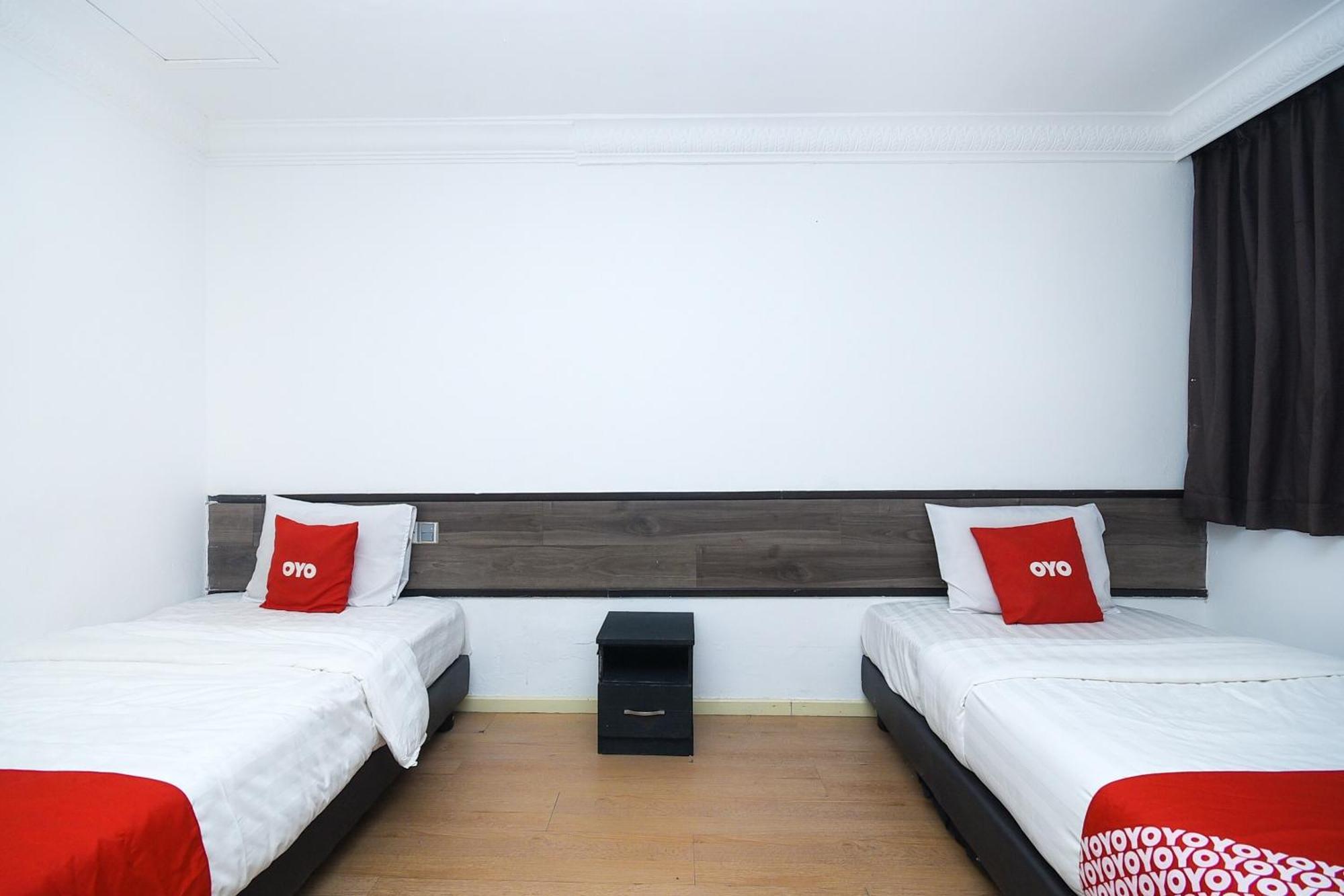 Oyo 90820 River Inn Мири Екстериор снимка