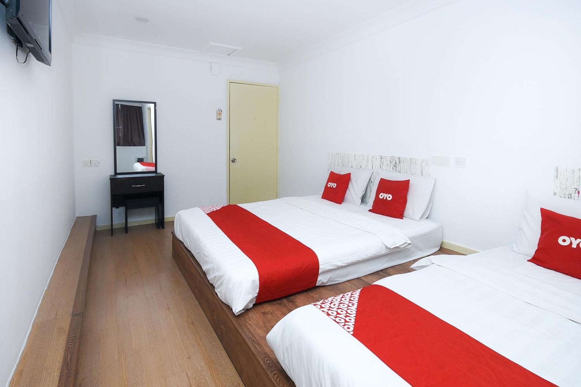Oyo 90820 River Inn Мири Екстериор снимка