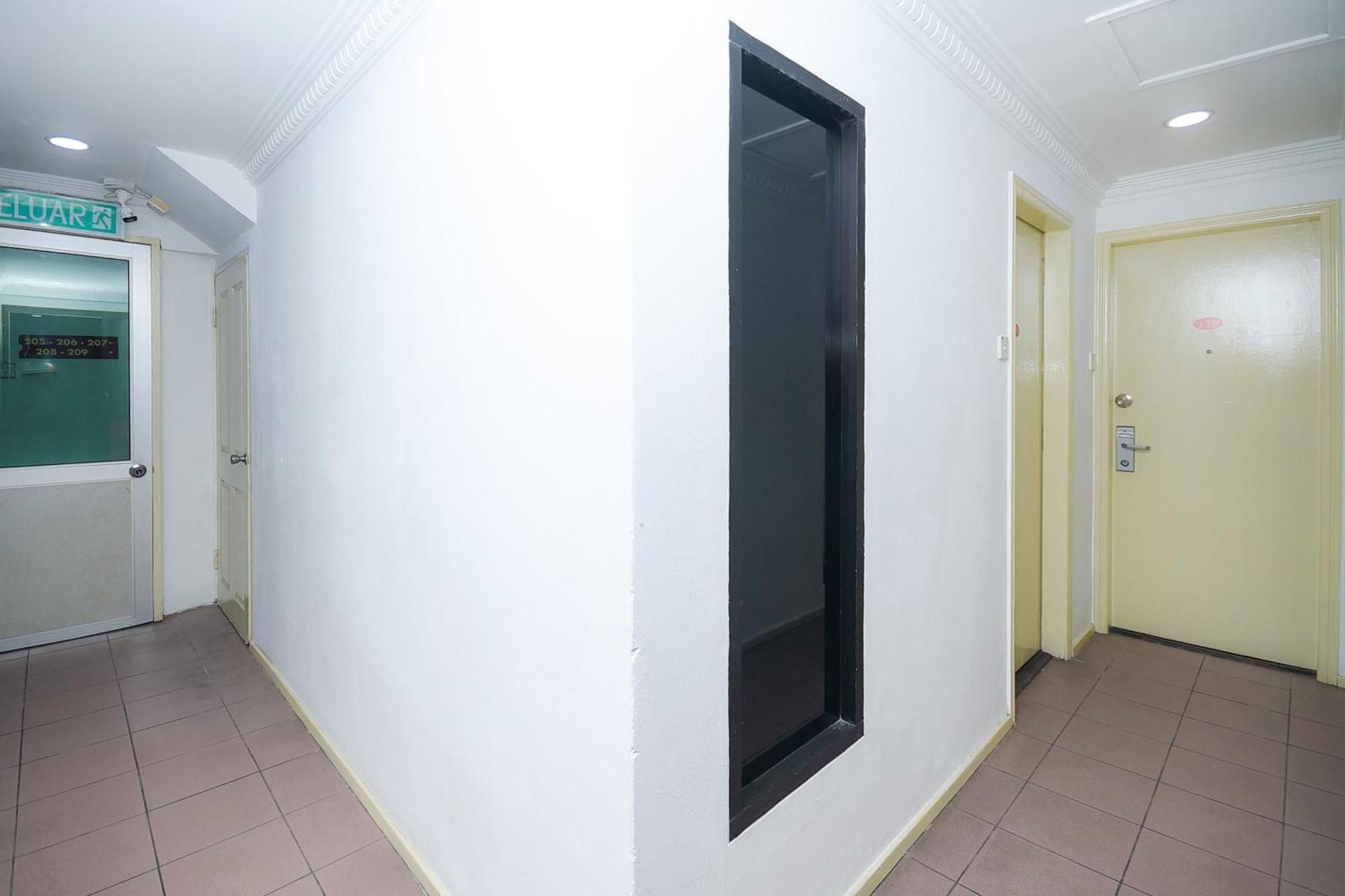 Oyo 90820 River Inn Мири Екстериор снимка
