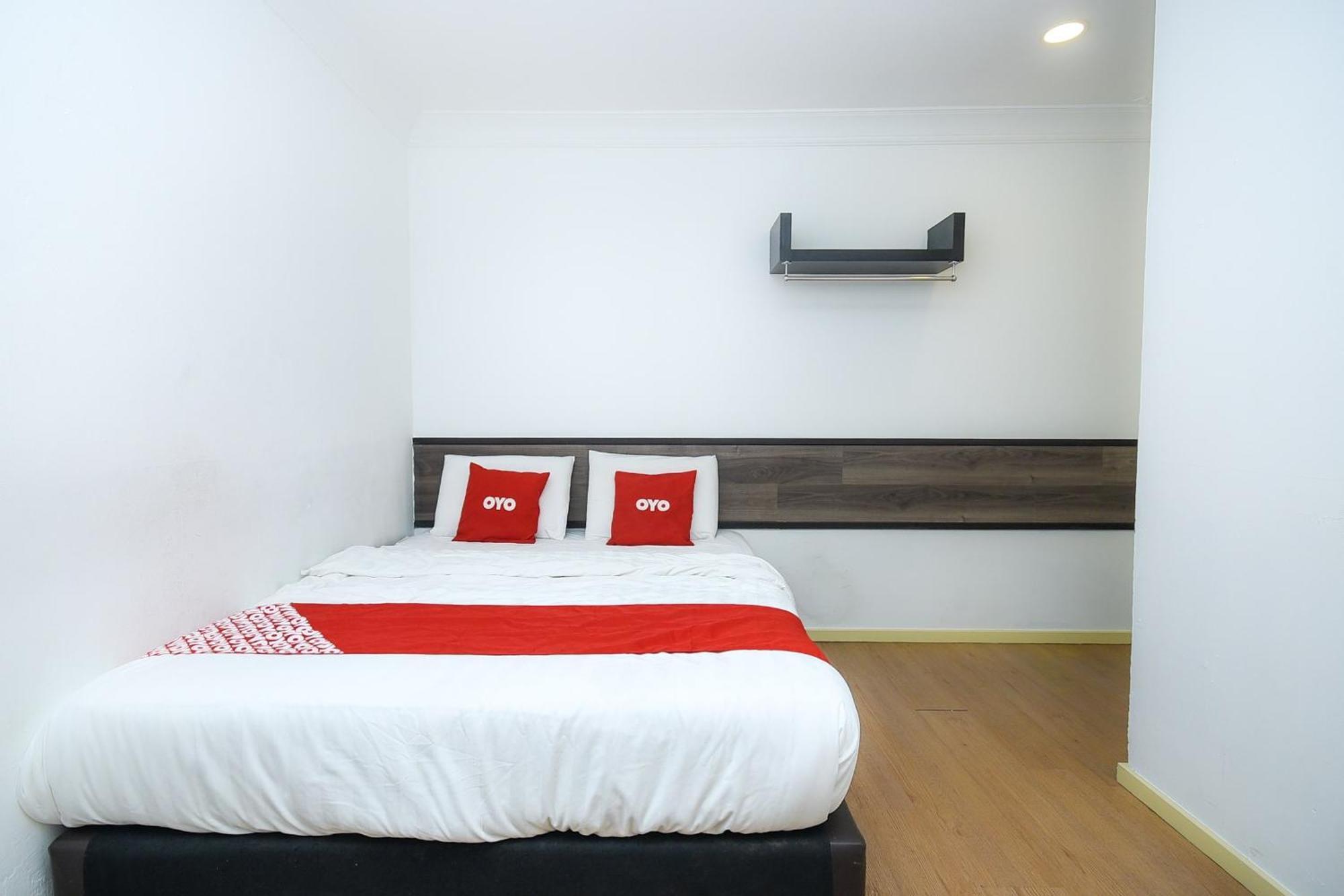 Oyo 90820 River Inn Мири Екстериор снимка