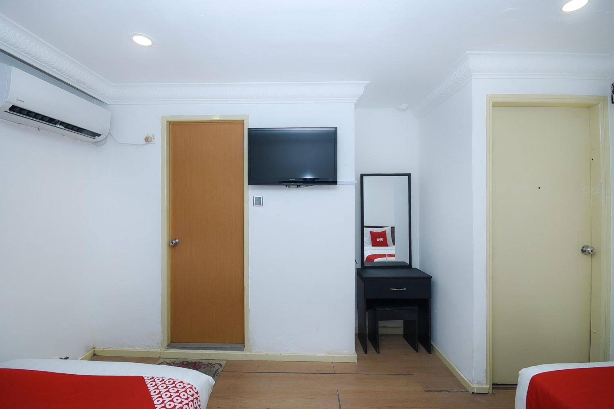 Oyo 90820 River Inn Мири Екстериор снимка