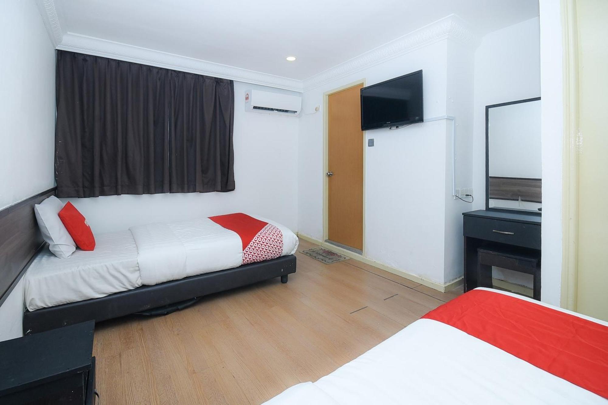 Oyo 90820 River Inn Мири Екстериор снимка