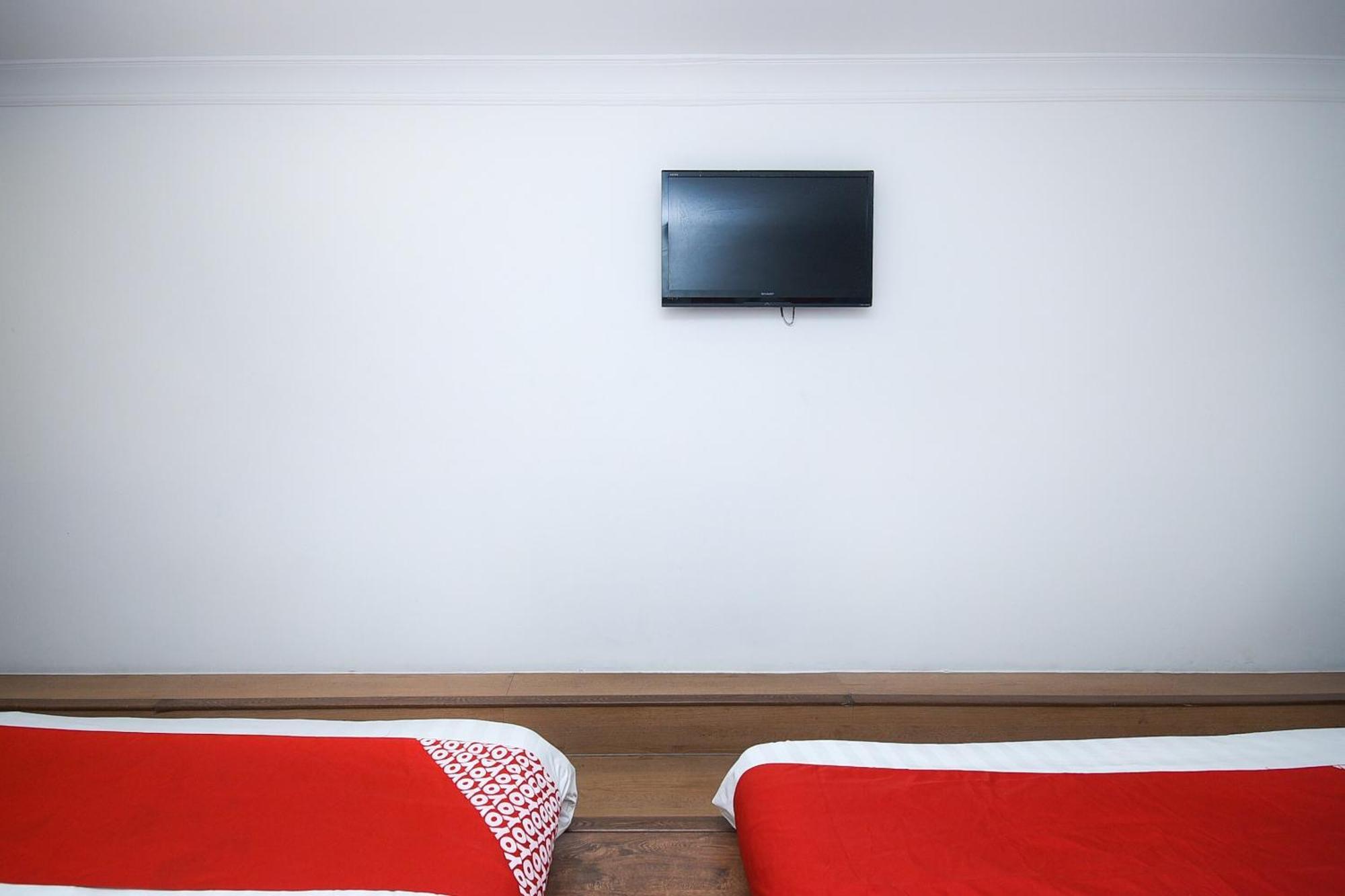 Oyo 90820 River Inn Мири Екстериор снимка