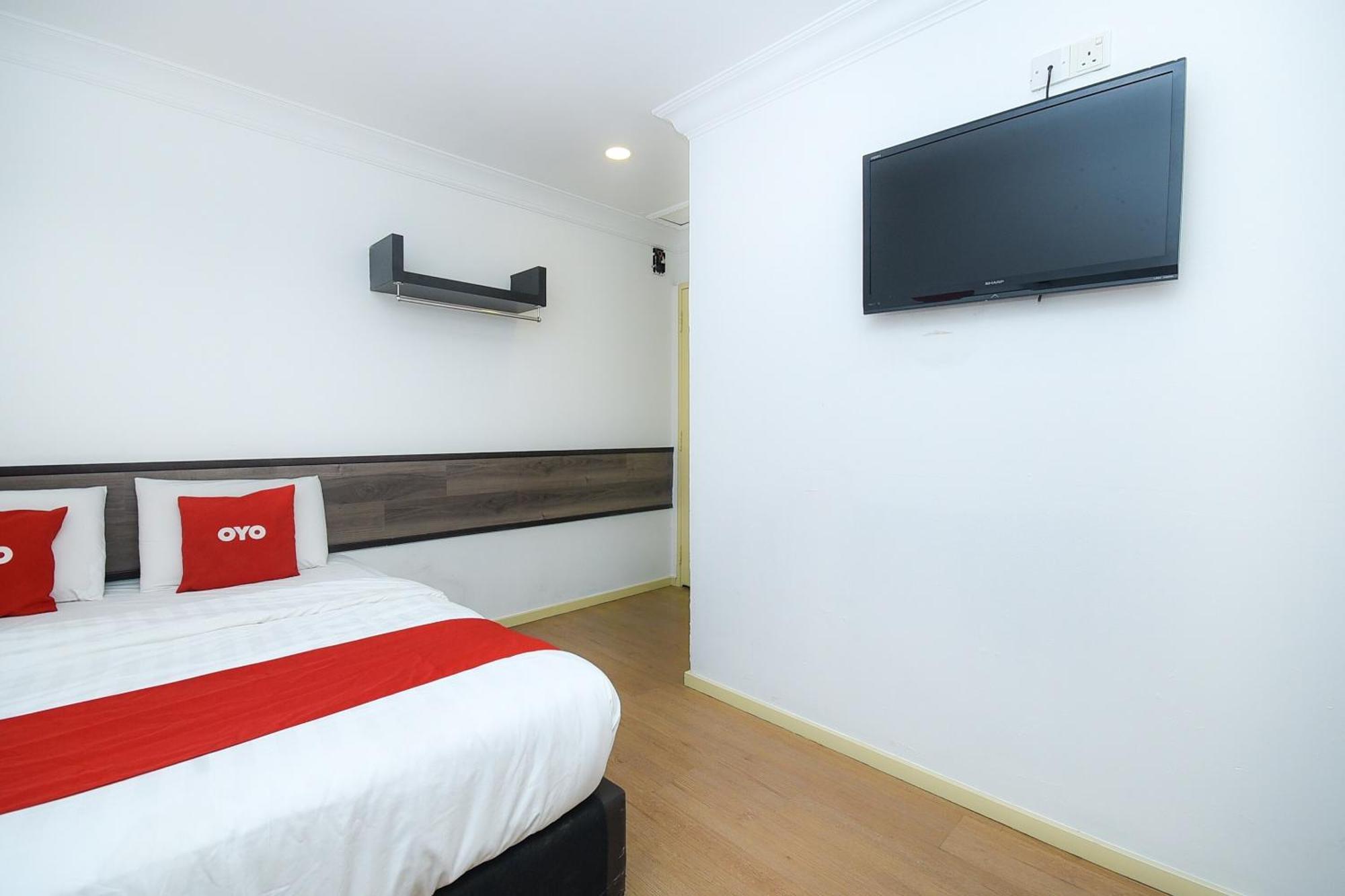 Oyo 90820 River Inn Мири Екстериор снимка