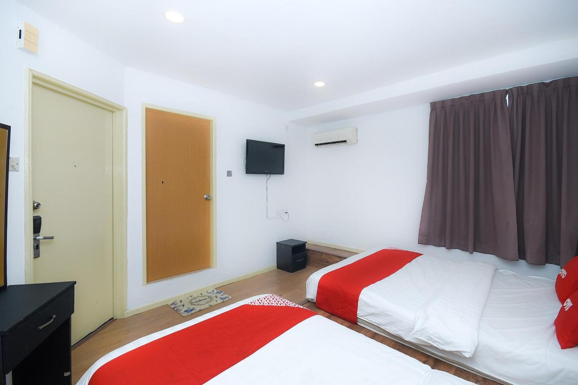 Oyo 90820 River Inn Мири Екстериор снимка