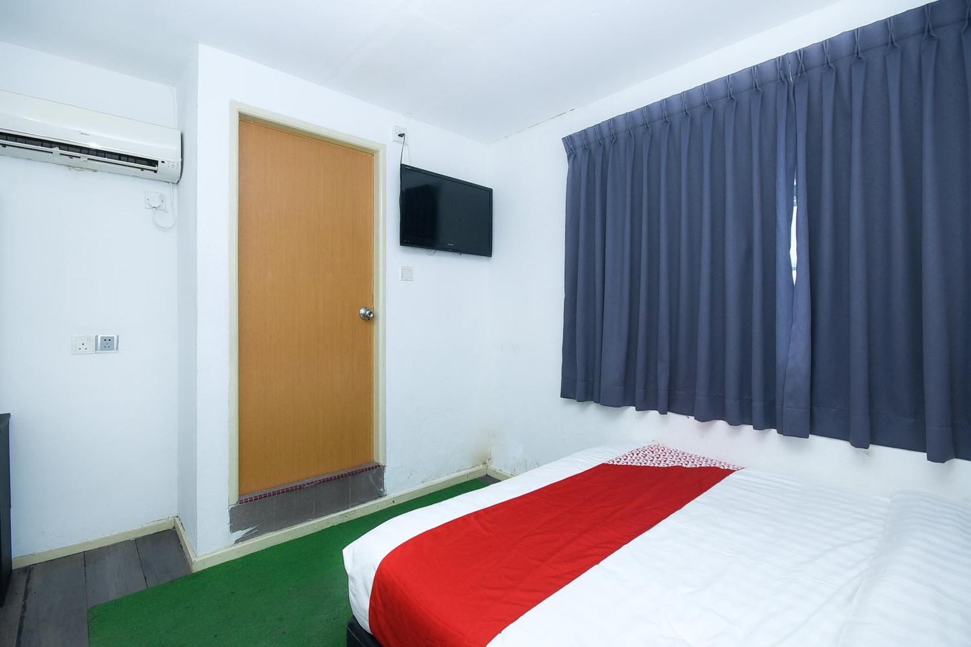 Oyo 90820 River Inn Мири Екстериор снимка