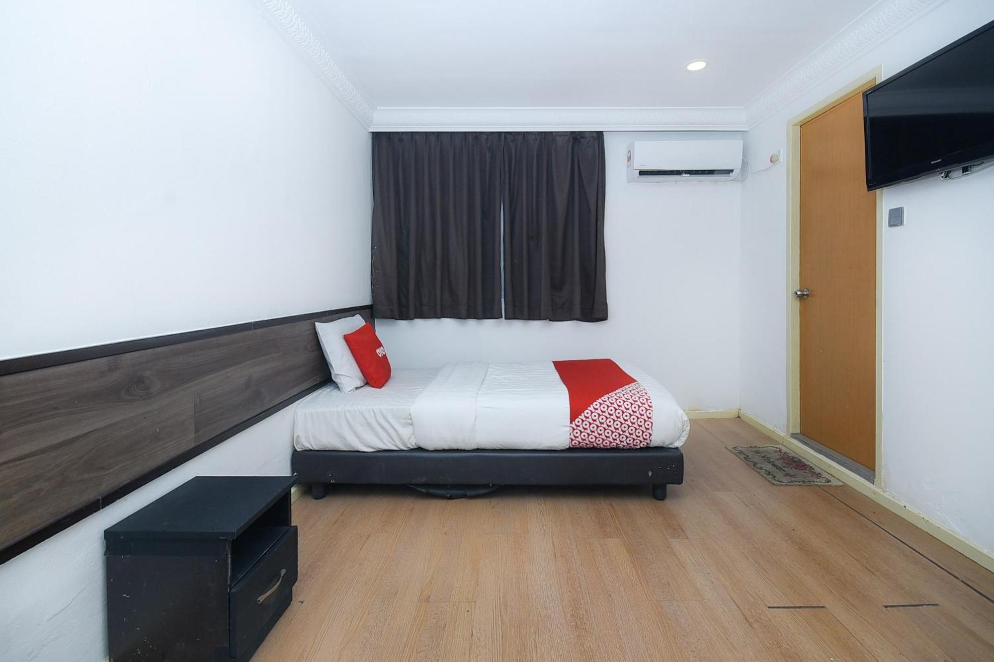Oyo 90820 River Inn Мири Екстериор снимка
