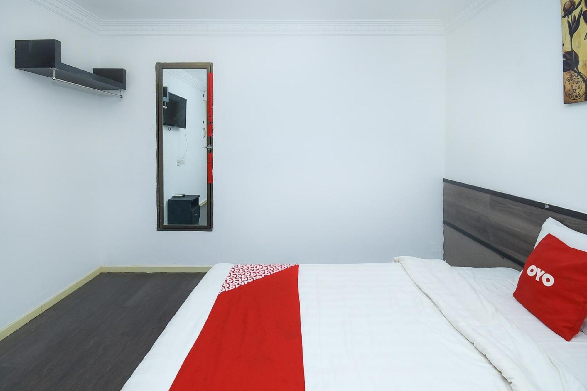 Oyo 90820 River Inn Мири Екстериор снимка