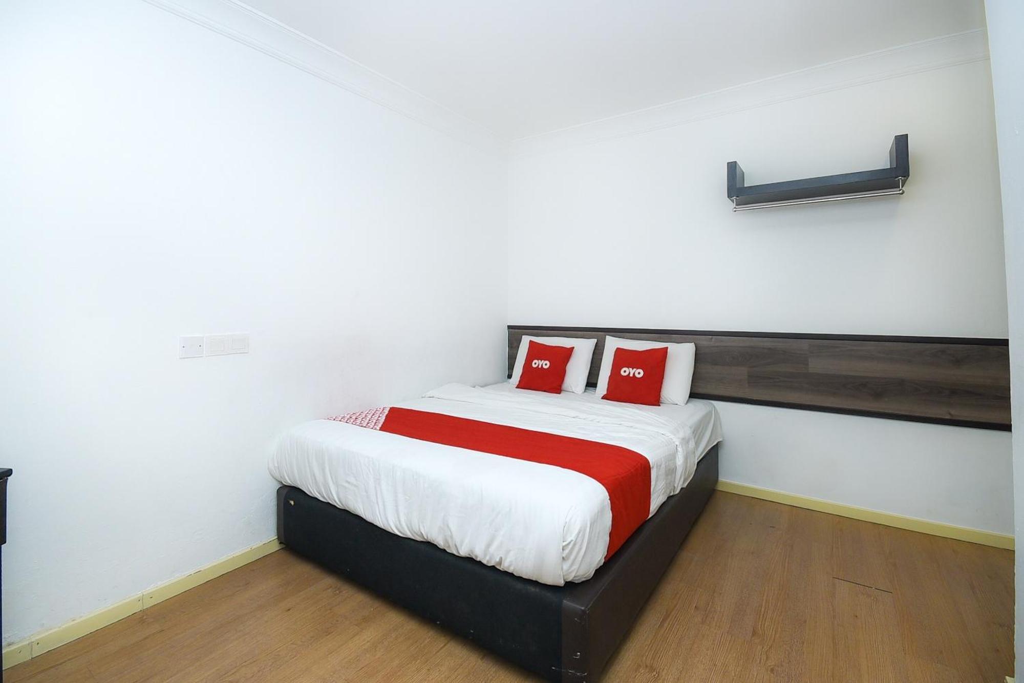 Oyo 90820 River Inn Мири Екстериор снимка