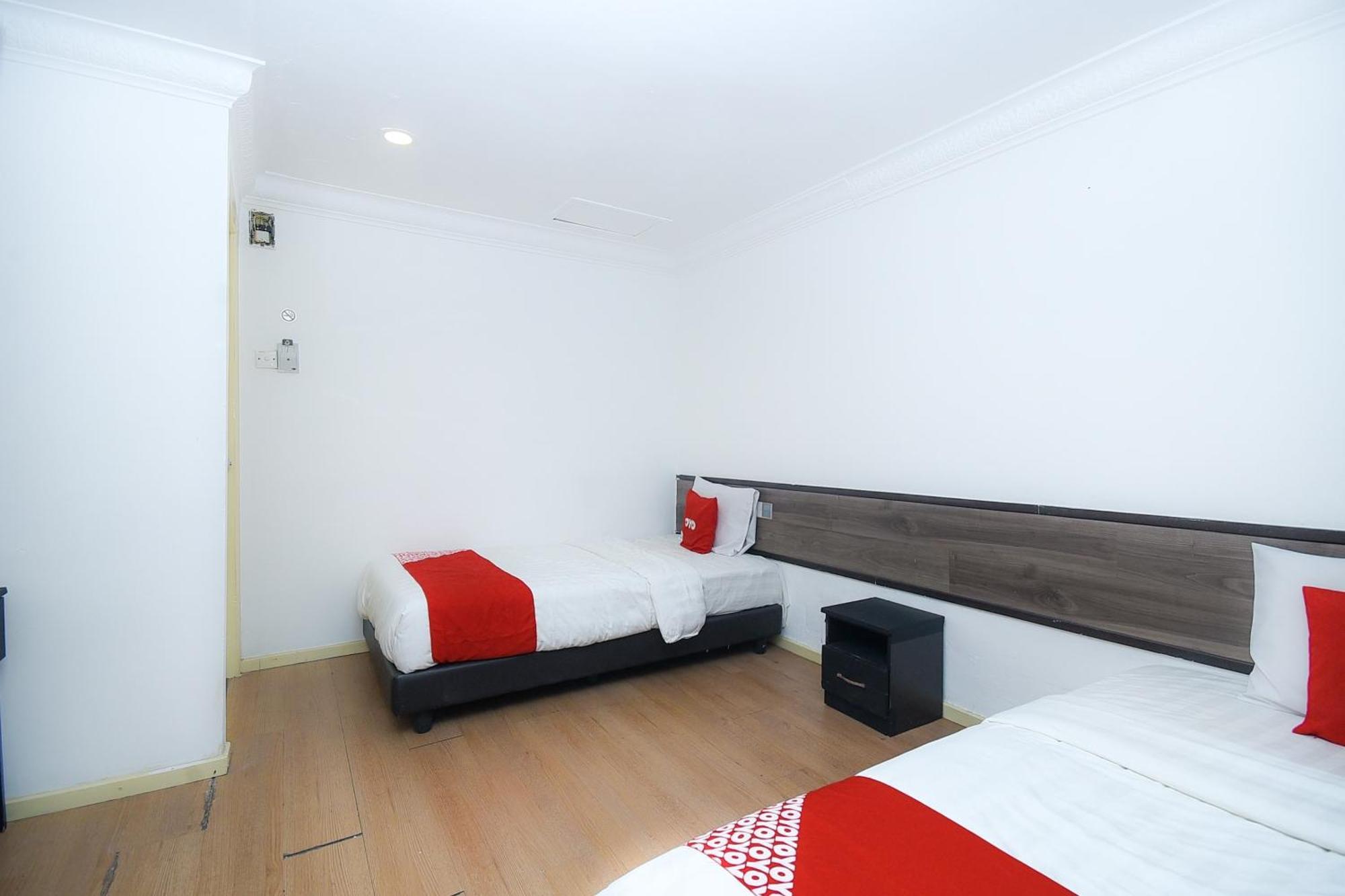 Oyo 90820 River Inn Мири Екстериор снимка