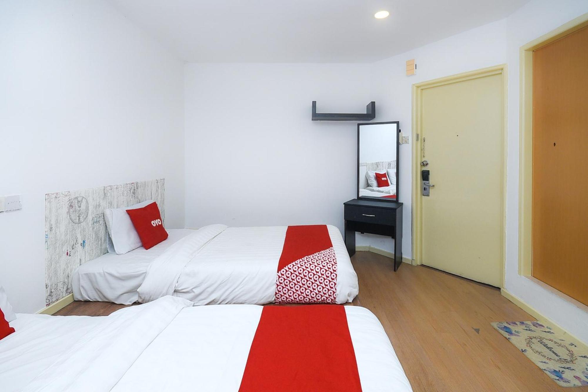 Oyo 90820 River Inn Мири Екстериор снимка