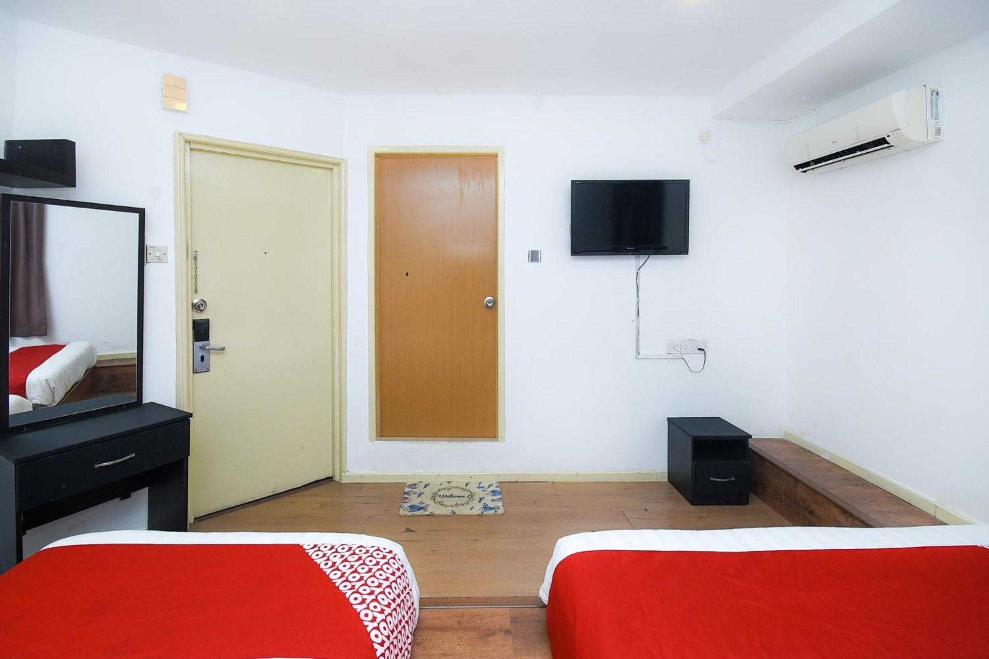 Oyo 90820 River Inn Мири Екстериор снимка