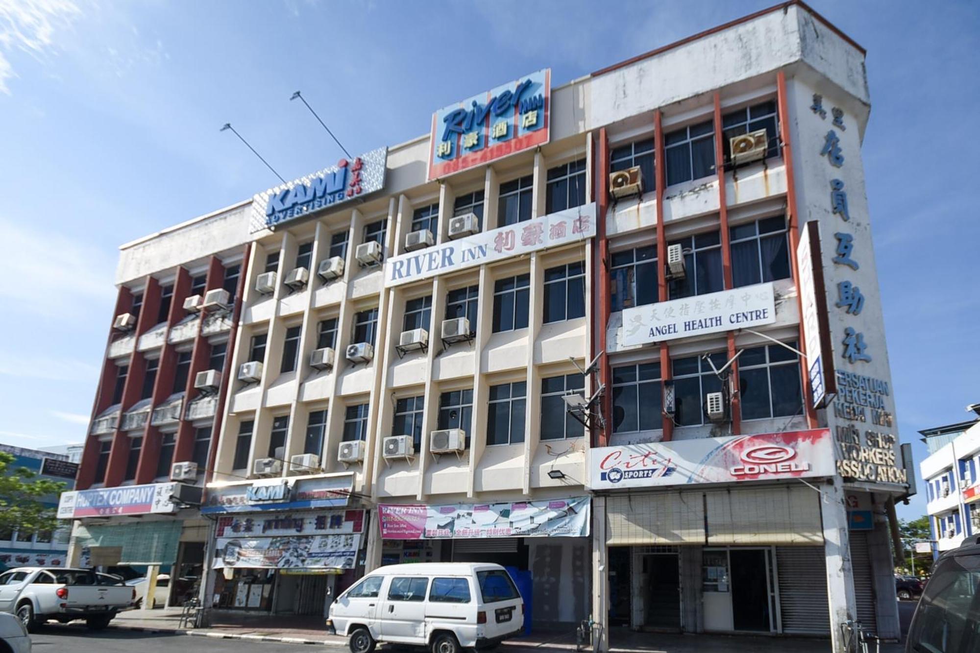 Oyo 90820 River Inn Мири Екстериор снимка